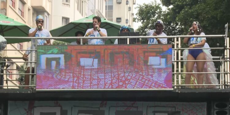 Desfile do Monobloco encerra circuito de megablocos e homenageia Preta Gil e Arlindo Cruz