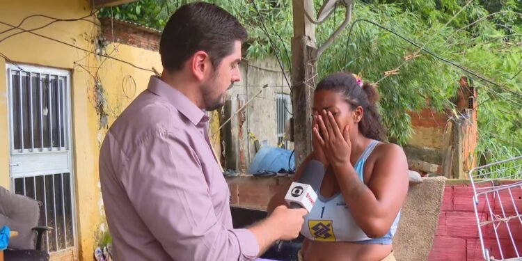 Moradora de Nova Iguaçu tem casa destruída por penetração de terra no temporal: ‘Você vê seu sonho indo pelo ralo’