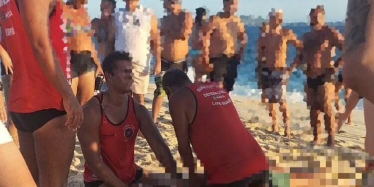 Idoso morre afogado na praia de Maricá