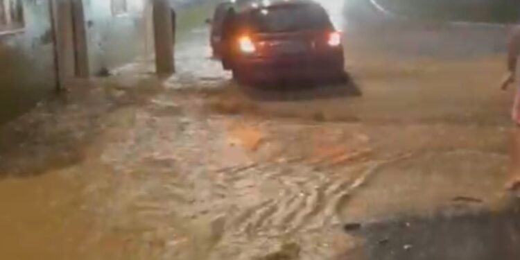 VÍDEO: Angra dos Reis entra em estado de atenção após chuva intensa VÍDEO: Angra dos Reis entra em estado de atenção após chuva intensa
