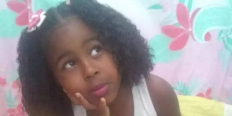 Menina de 10 anos morta no RJ segue com o pai para uma festa de aniversário quando levou 6 tiros