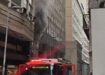 Incêndio restaurante acontece na Rua da Alfândega, no Centro do Rio