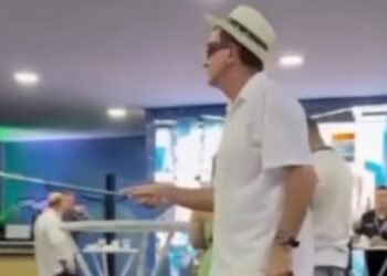 ‘Uma infelicidade minha’, diz Paes sobre vídeo em que imita pessoas com deficiência visual