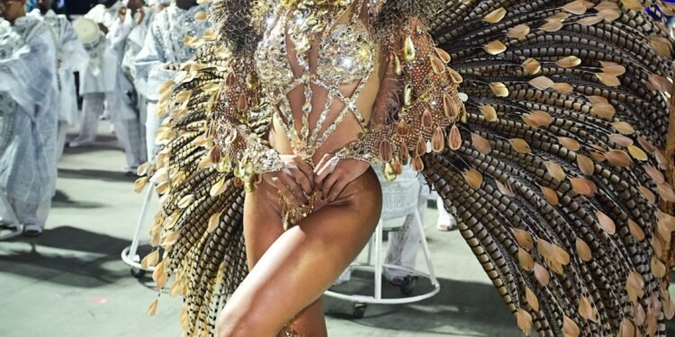 FOTOS: Veja as rainhas e musas no 3º dia de desfiles do Grupo Especial do Rio FOTOS: Veja as rainhas e musas no 3º dia de desfiles do Grupo Especial do Rio