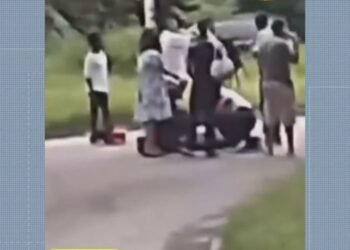 ‘A porta abriu e fui arremessada, cuspida para fora do ônibus’, diz estudante que caiu de ônibus na Cidade de Deus