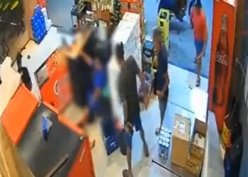 Vídeo mostra correria e execução dentro de loja de conveniência no Norte do RJ