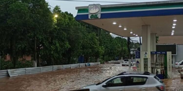 Chuva causa interdições e deixa oito desalojados em Rio Bonito