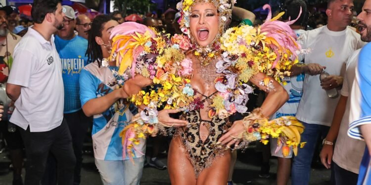 Sapucaí tem noite de rainhas veteranas no penúltimo ensaio técnico antes do carnaval