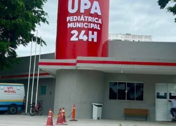 Criança é vítima de bala perdida enquanto brincava de pique-pega na rua de Araruama