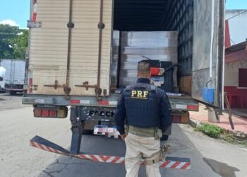 Homem é preso com caminhão roubado na BR-393, em Volta Redonda; Carga avaliada em R$ 500 mil