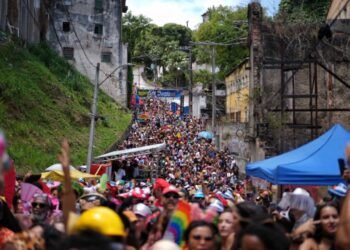 FOTOS: veja imagens do segundo dia de pré-carnaval em Salvador