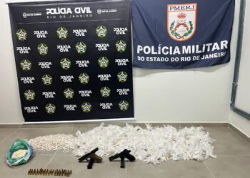 Jovem é preso com mais de 4 kg de cocaína e armas em Resende