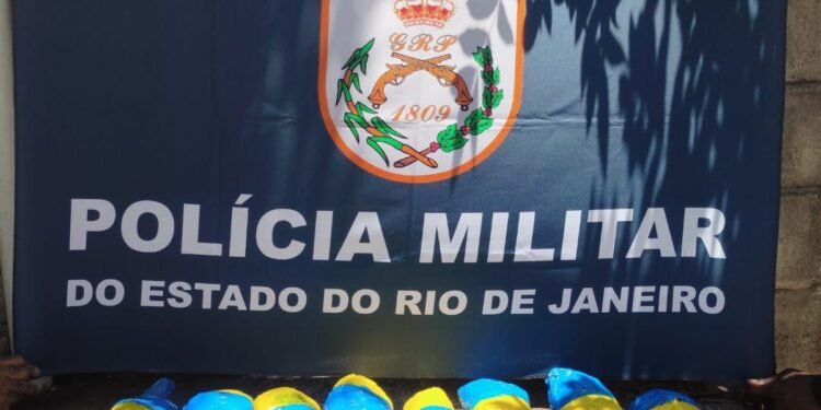 Mais de 400 porções de drogas são encontradas escondidas em caixa d’água em Barra do Piraí Mais de 400 porções de drogas são encontradas escondidas em caixa d’água em Barra do Piraí