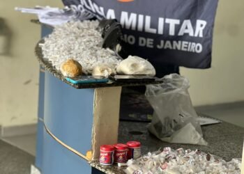 Jovem é preso por suspeita de tráfico de drogas em Angra dos Reis