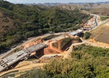 Pista de subida da Serra das Araras será totalmente interditada para retirada de rochas