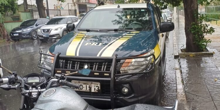 Jovem de 19 anos é preso com moto adulterada em Volta Redonda