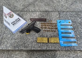 Homens suspeitos de porte ilegal de arma de fogo estão presos em Resende