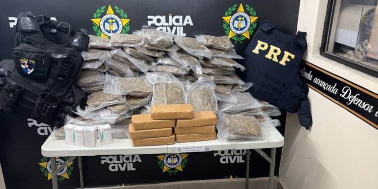 Quatro pessoas são presas com drogas e medicamentos ilegais na Via Dutra, em Barra Mansa