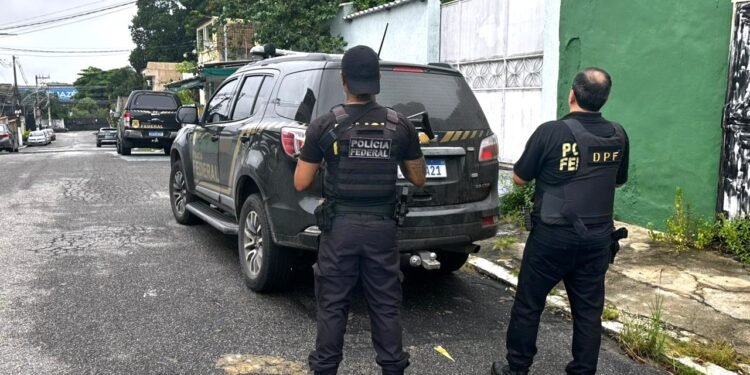 Mãe é presa pela PF por abusar das próprias filhas e por postar vídeos delas na dark web Mãe é presa pela PF por abusar das próprias filhas e por postar vídeos delas na dark web