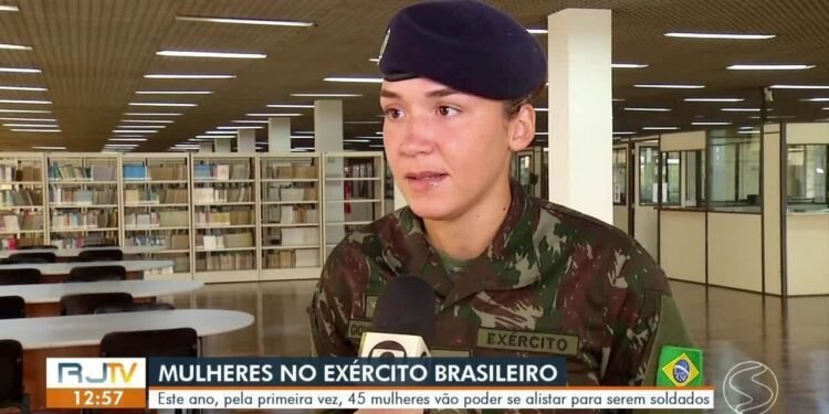‘Só de estar fardada já é fazer história’, diz cadete de 17 anos da Aman no Dia da Mulher