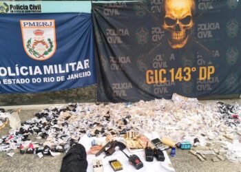 Operação com cães farejadores prende três pessoas em Itaperuna