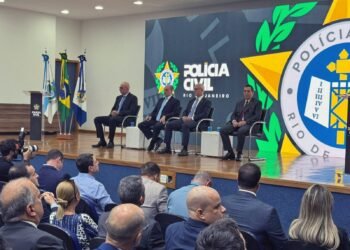 Delegado Delmir Gouveia, novo secretário da Polícia Civil, toma posse no Rio