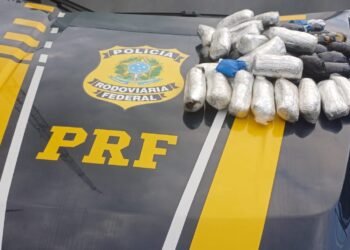 Homem é preso com 5 kg de haxixe escondidos no fundo falso de carro na Via Dutra, em Porto Real