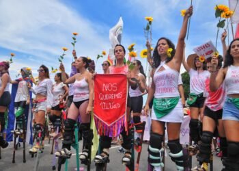 Cidades pelo Brasil têm atos pelo Dia da Mulher com protestos contra violência de gênero