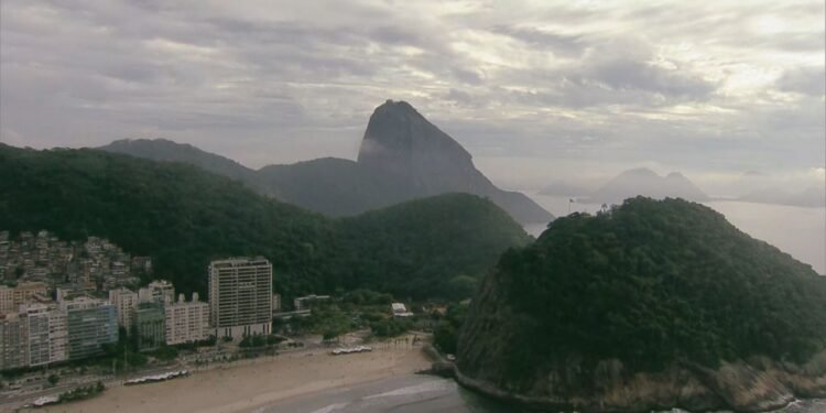 Frio deve demorar a chegar e chuvas persistem no outono do RJ Frio deve demorar a chegar e chuvas persistem no outono do RJ