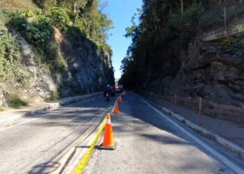 BR-495 é liberada para veículos leves após interdição na Serra