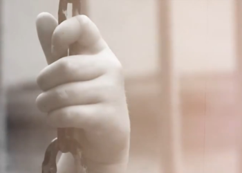 Conselho Tutelar apura mais três suspeitas de abuso na escola de Petrópolis; saiba como os pais podem orientar os filhos