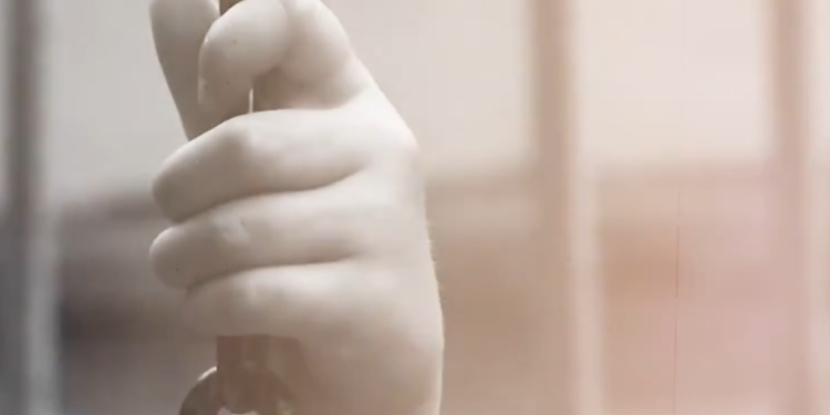 Conselho Tutelar apura mais três suspeitas de abuso na escola de Petrópolis; saiba como os pais podem orientar os filhos