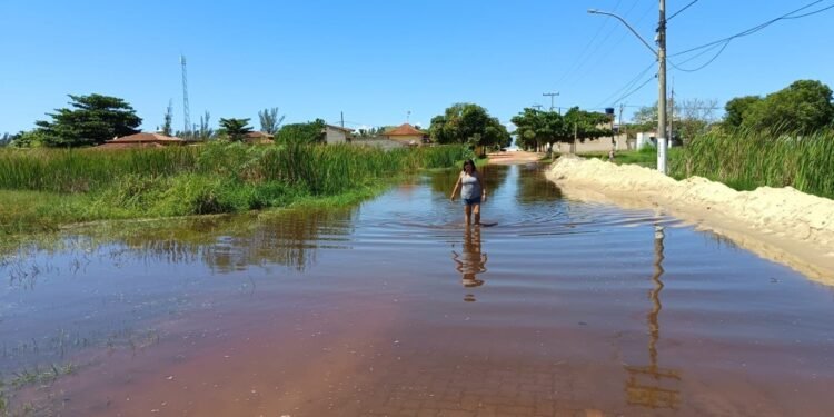 Nível da Lagoa de Carapebus sobe e provoca alagamentos no Norte Fluminense