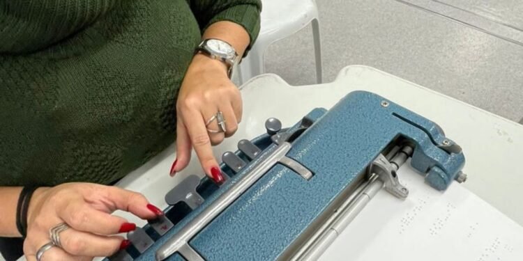 Secretaria de Educação promove ensino do Braille
