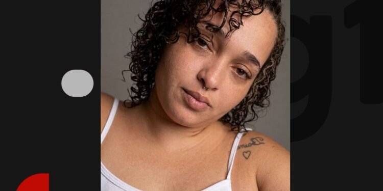 Mulher morre ao receber soco de homem e bater cabeça no chão na Bahia
