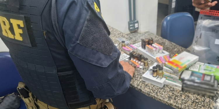 Quatro mulheres são detidas por contrabando e descaminho de remédios, anabolizantes e cigarros na Via Dutra, em Resende