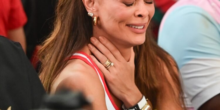 Juliana Paes anuncia saída do posto de rainha de bateria da Viradouro