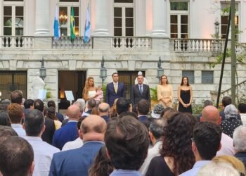 Renúncia de Paes, e Cavaliere, seu vice, assumem Prefeitura do Rio