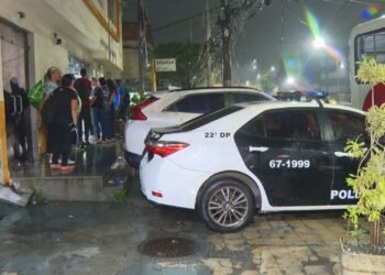 Passageiro é detido após quebra ônibus na Avenida Brasil