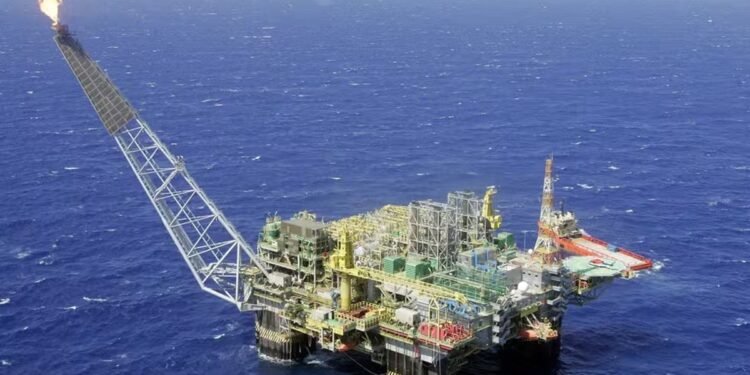 Petrobras descobre petróleo de alta qualidade na Bacia de Campos