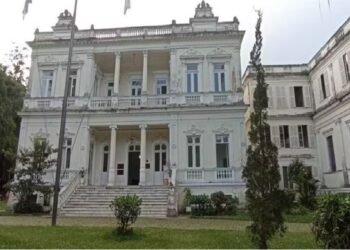 Petrópolis entrega cartões do ‘Cesta Cheia’ a 4 mil beneficiários