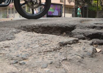 Projeto na Câmara do Rio prevê aumentar multa para entregas por reparos mal feitos nas ruas