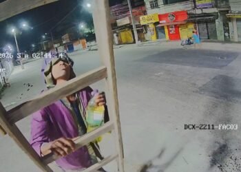 VÍDEO: câmera de segurança da Prefeitura de Duque de Caxias em área dominada pelo tráfico é destruída