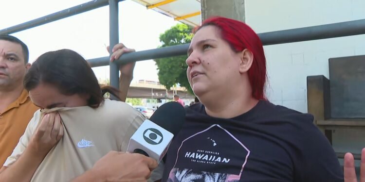 ‘Não teve troca de tiros’: mulher de homem morto em casa nos Prazeres diz que só PM atirou e que bandidos não tinham feito casal refém ‘Não teve troca de tiros’: mulher de homem morto em casa nos Prazeres diz que só PM atirou e que bandidos não tinham feito casal refém