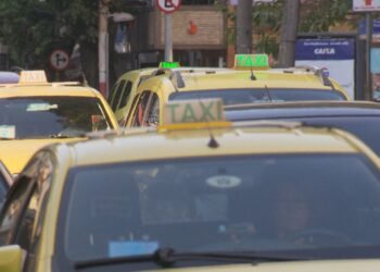Táxis com mais de 10 anos poderão circular até 2030 no Rio; veja cronograma de transição