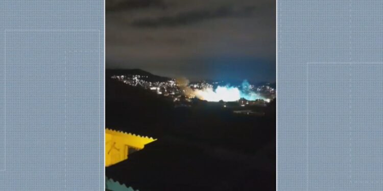 Incêndio atinge trem da SuperVia próximo à estação Quintino, na Zona Norte do Rio