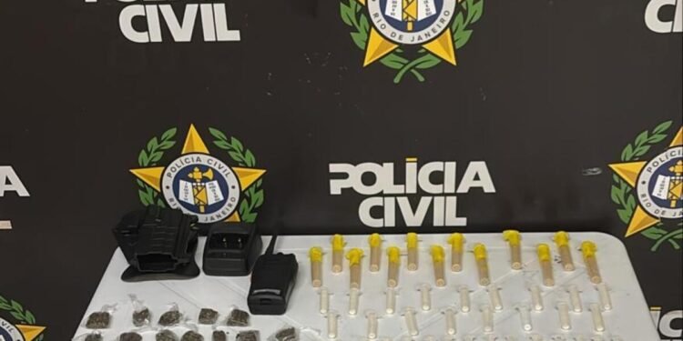 Dois jovens estão presos por envolvimento com o tráfico de drogas em Barra Mansa