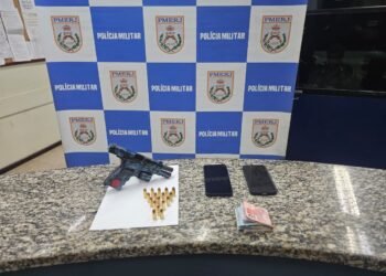 Jovem é preso com arma dentro de carro blindado em Barra Mansa