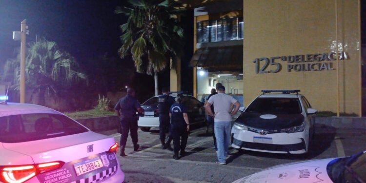 Homem invade velório com faca, mexe em corpo e ameaça pessoas na capela de São Pedro da Aldeia