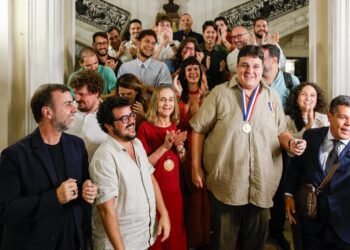 Sambista Gabriel da Muda recebe Medalha Pedro Ernesto